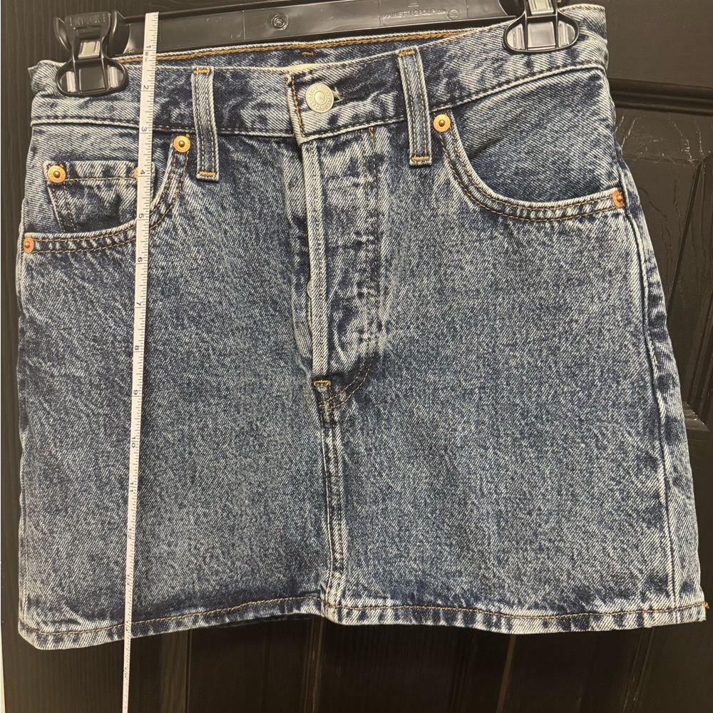 Levi's Denim Skirt ICON Stretch Worn Once EXC LIKE NEW CONDITION - Picture 9 of 17